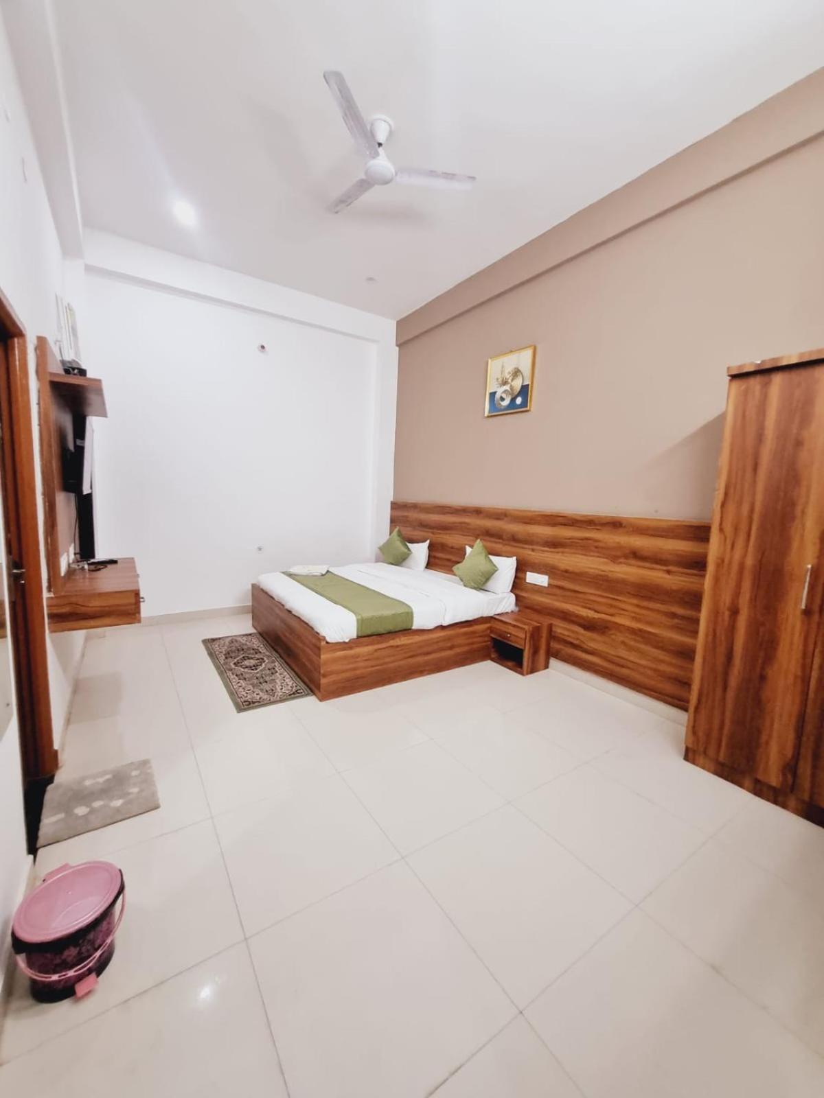 Mukund Palace- In House Parking - Best Rated Area *