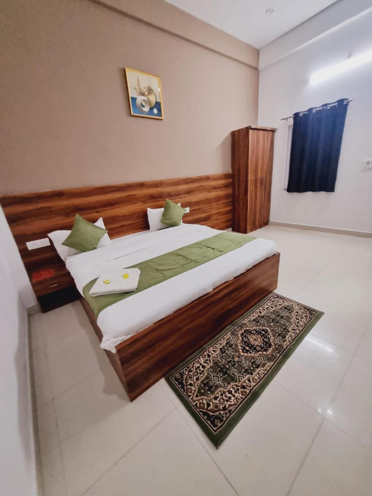 Mukund Palace- In House Parking - Best Rated Area * Vrindavan