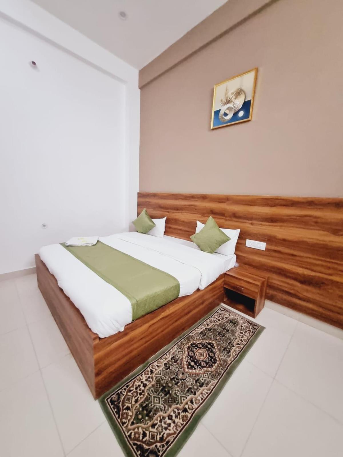 Mukund Palace- In House Parking - Best Rated Area * Vrindavan